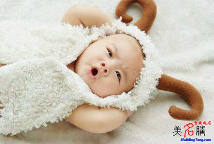 2015最新好聽的羊?qū)殞毭执笕? /></a>&nbsp;&nbsp;  2015年是金羊年，2015最新好聽的羊?qū)殞毭执笕珵槟扑]最新好聽的羊?qū)殞毭?，供您為寶寶起名參考?nbsp; &nbsp; 峻肇&nbsp;&nbsp;&nbsp; ...</div>
							        <div style="height:5px; font-size:5px"></div>
							        <hr width="99%" style="text-align:center; border-style:dotted; border-width:0px; height:1px;" />
							        <div style="height:5px; font-size:5px"></div>
							    </div>
						        </td>
	</tr><tr style="border-width:0px;">
		<td valign="top">
						        <div style="padding-left:3px; padding-right:3px;line-height:180%">
							        &nbsp;<h3 style="padding:0px;margin:0px;display:inline;"><a id="ctl00_ContentPlaceHolder1_ShowMore1_dgNews_ctl04_HyperLink1" class="headline" href="/yang/s.aspx?newsid=4019" target="_blank">2015羊?qū)殞毱鹈?五行為土的起名用字</a></h3>
							        &nbsp;<span id="ctl00_ContentPlaceHolder1_ShowMore1_dgNews_ctl04_Label1" style="color:Green;font-size:10pt;">2015/5/26 13:15:18</span>
							        &nbsp;&nbsp;<span style="color:Red;font-size:8pt;"></span>
							        <br />
							        <div style="padding-top:1px; width:95%; padding-left:8px; line-height:180%;color:#2f2f2f;font-size:14px;" ><a href=